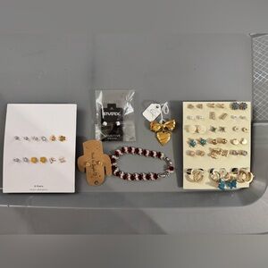 Large set of 26 pairs of earrings and more!